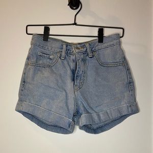 Slightly worn Denim levi’s shorts